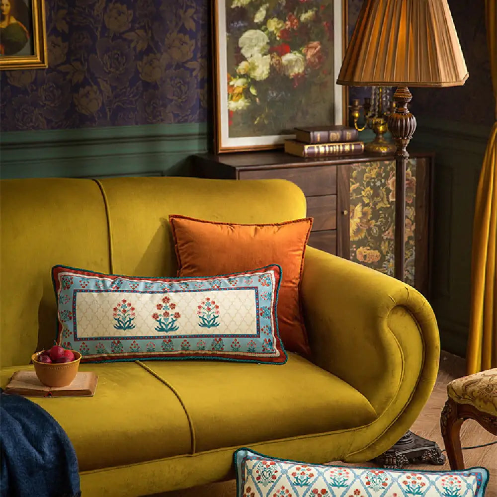 Retro Luxury Sofa Bed with Pillows